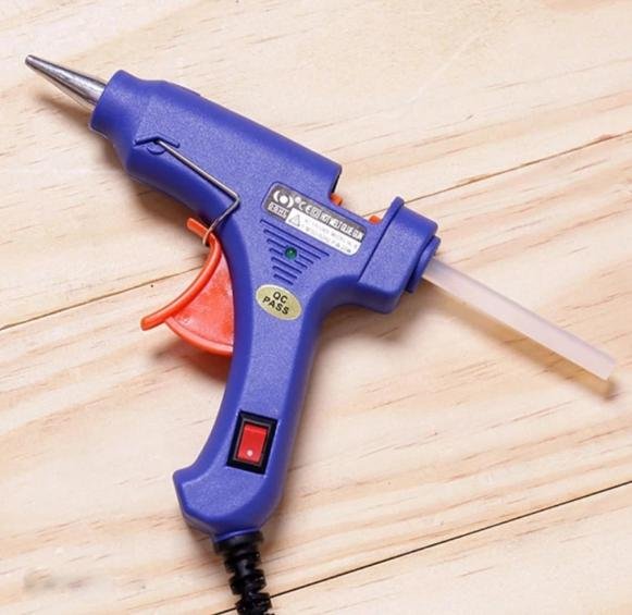 Keo nến là gì? phân loại và các ứng dụng keo nến trong công nghiệp